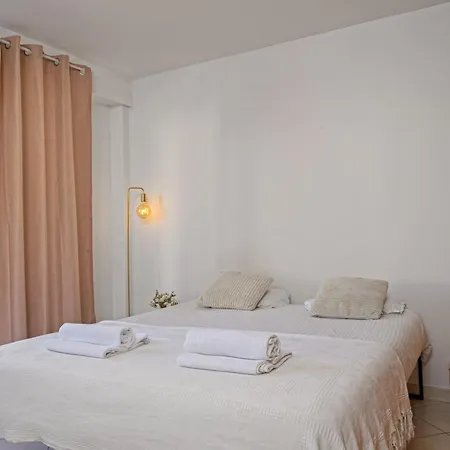 2 Pièces Avec Balcons, Parking Extérieur