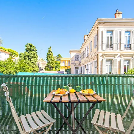 2 Pièces Avec Balcons, Parking Extérieur Apartamento